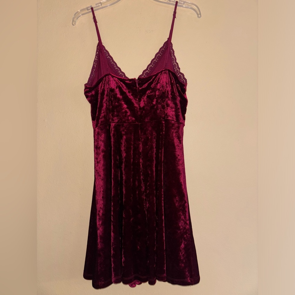 Forever 21 Burgundy Velour Mini Dress with Lace Trimmings - L - Picture 2 of 5